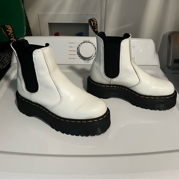 Like New white Dr. Martin boots Sz 6M/8W - Picture 2 of 6